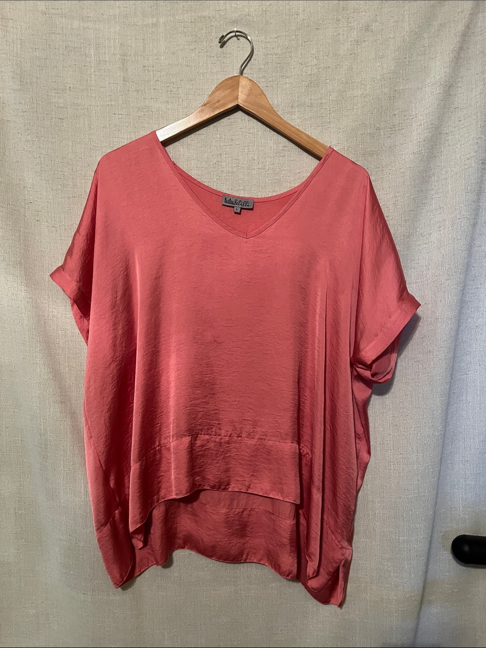 Tutu & Lilli V-Neck Tunic in Coral Pink Size L